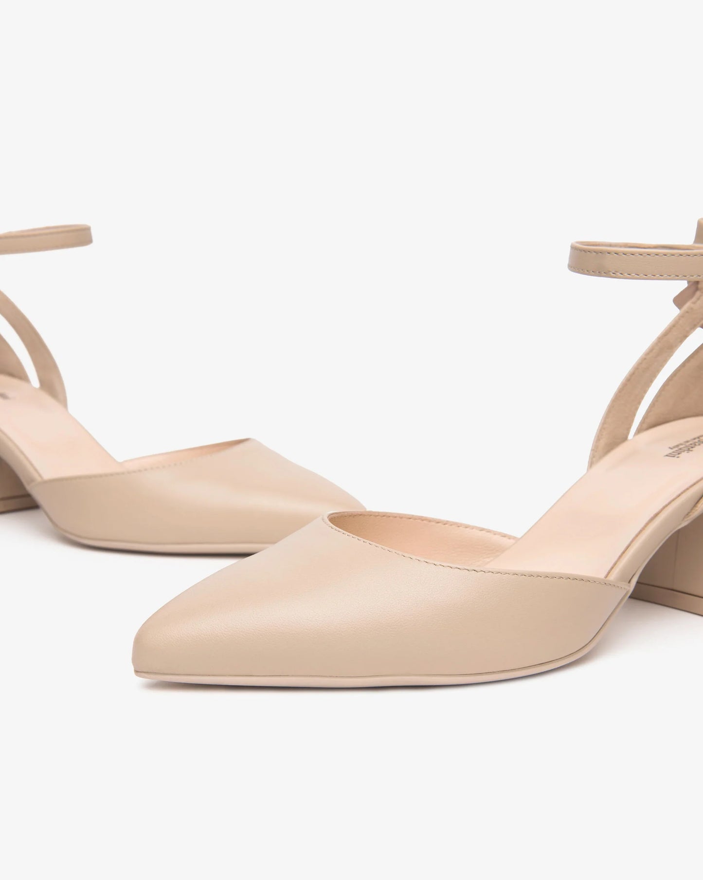 Scarpetta con cinturino e fiocchetto E612350D beige