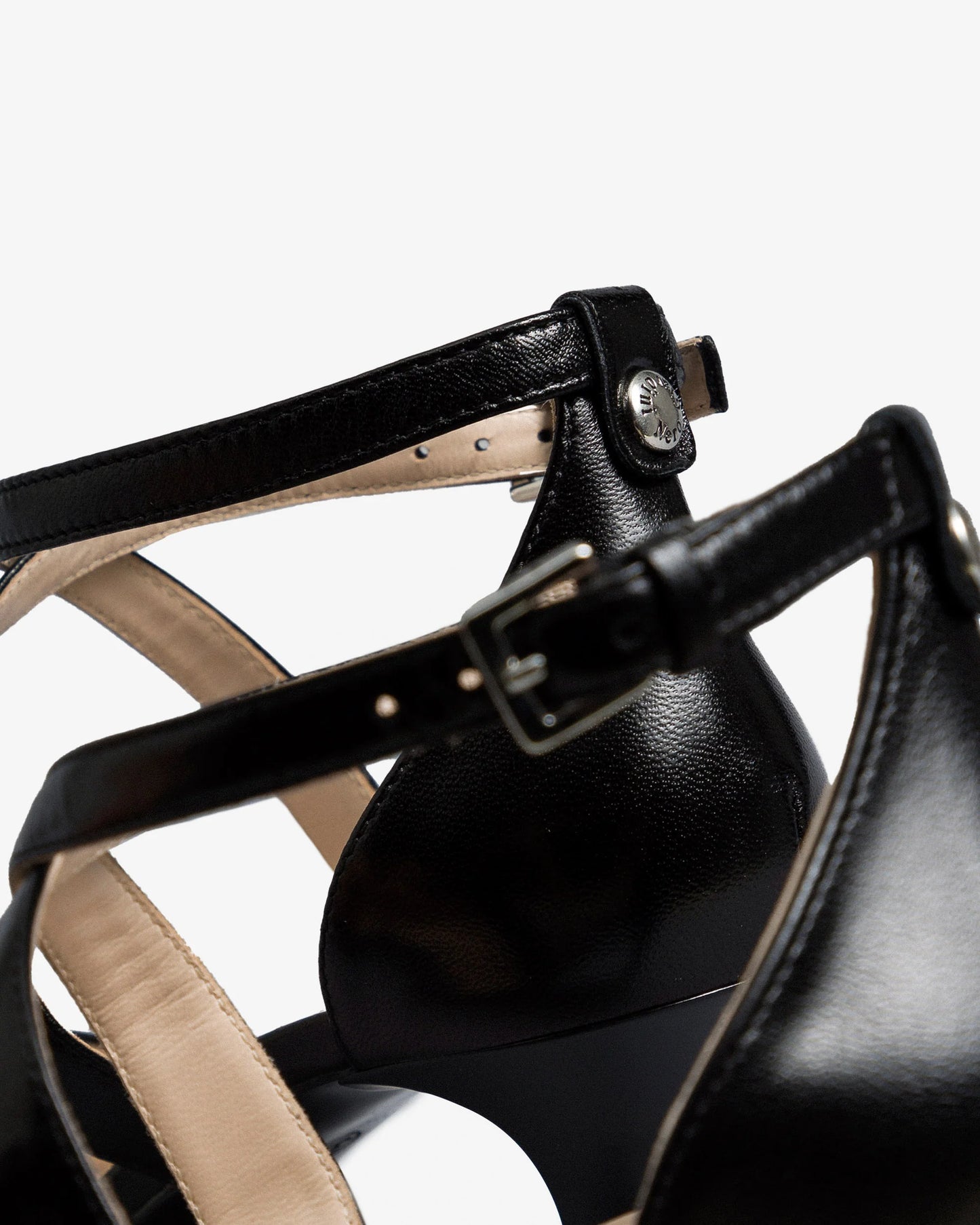 Décollete in Pelle e cinturini incrociati E011084DE nero