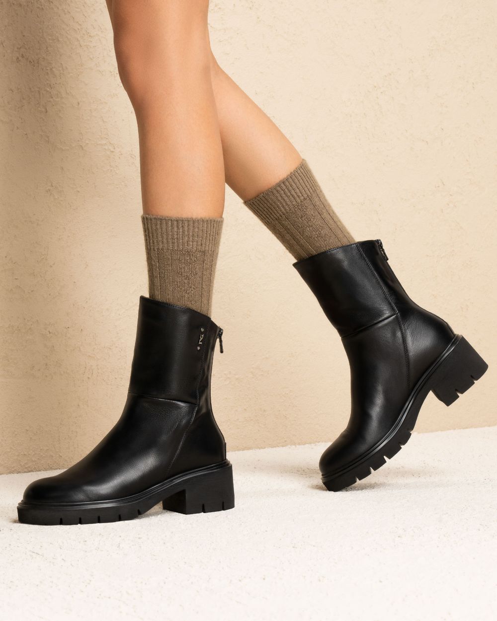 Stivaletti con zip posteriore I514818d Nero