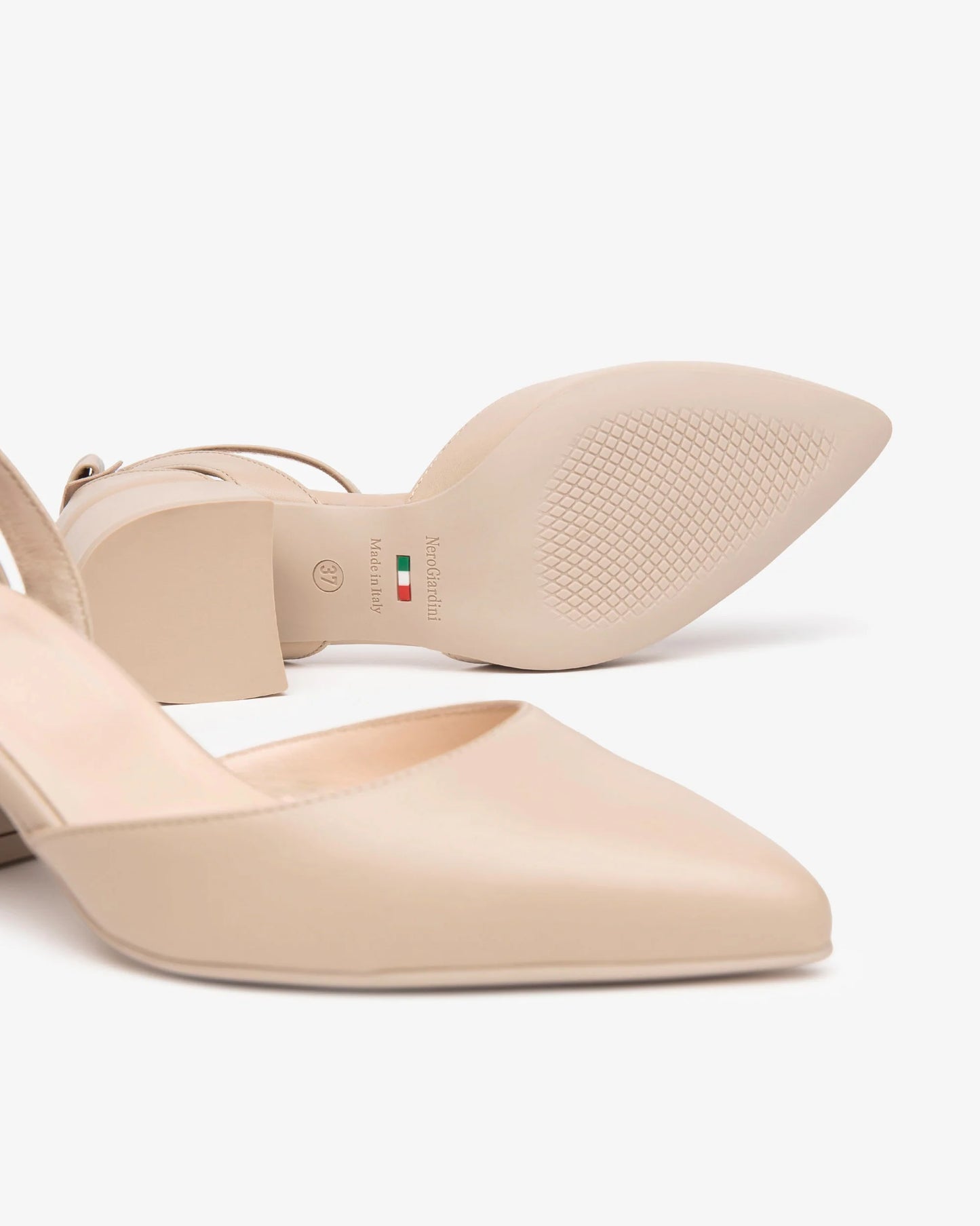 Scarpetta con cinturino e fiocchetto E612350D beige