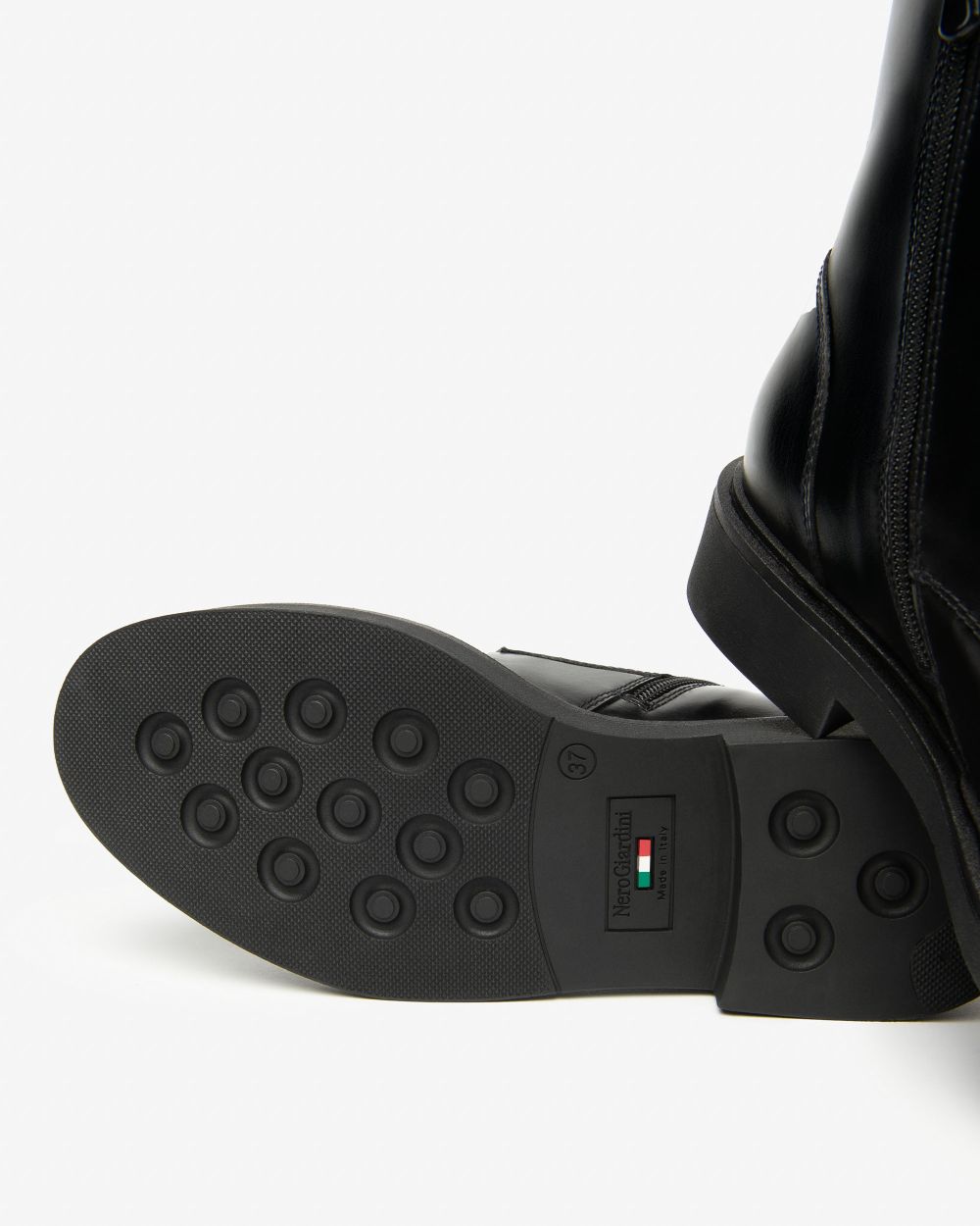 Anfibio in pelle brillante stile DrMartens nero