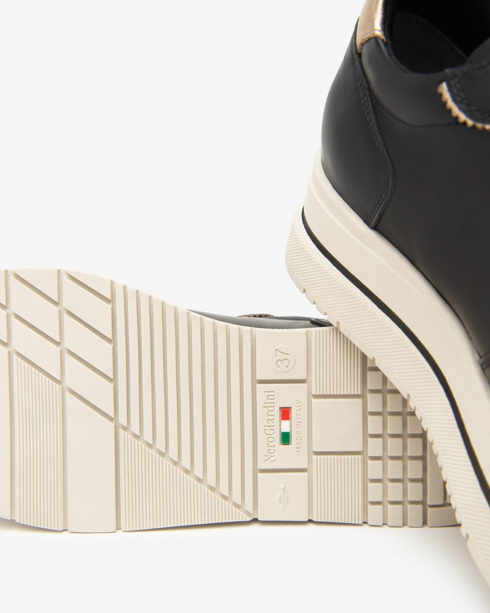 Sneakers in Pelle e Materiale Tecnico nero