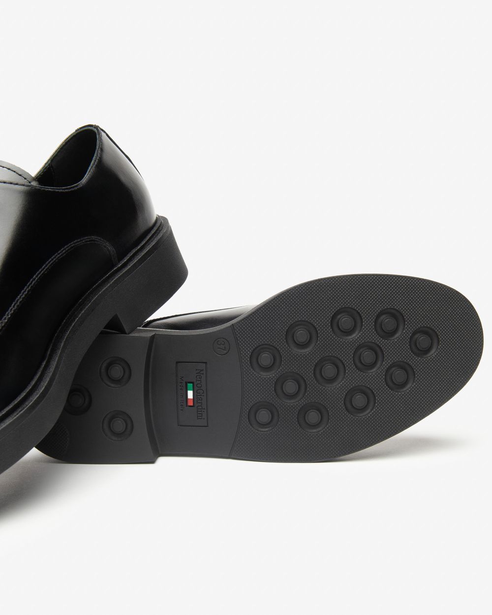 Derby abrasivato nero