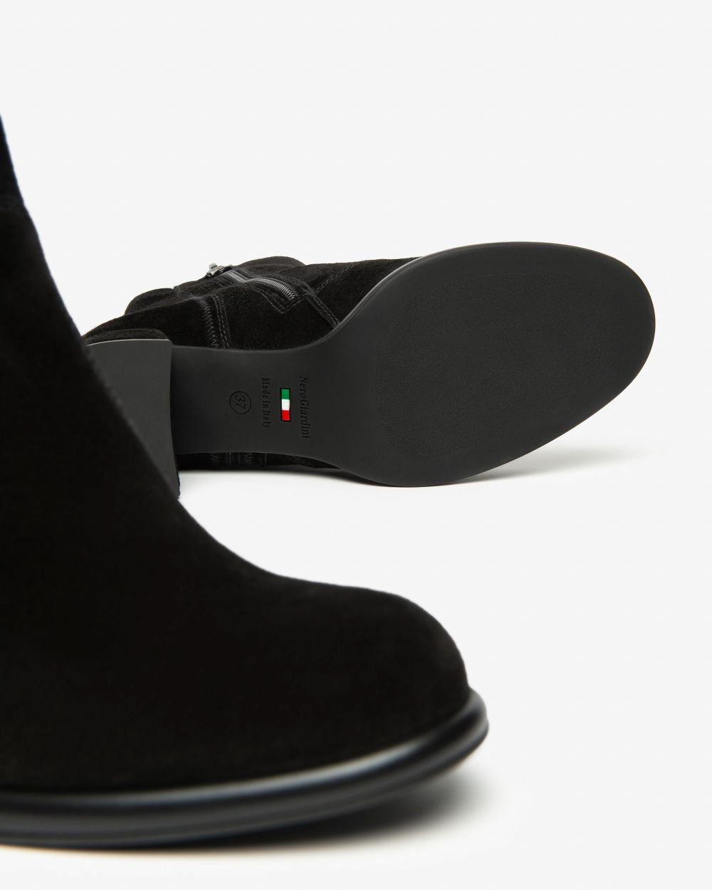 Tronchetto in camoscio nero