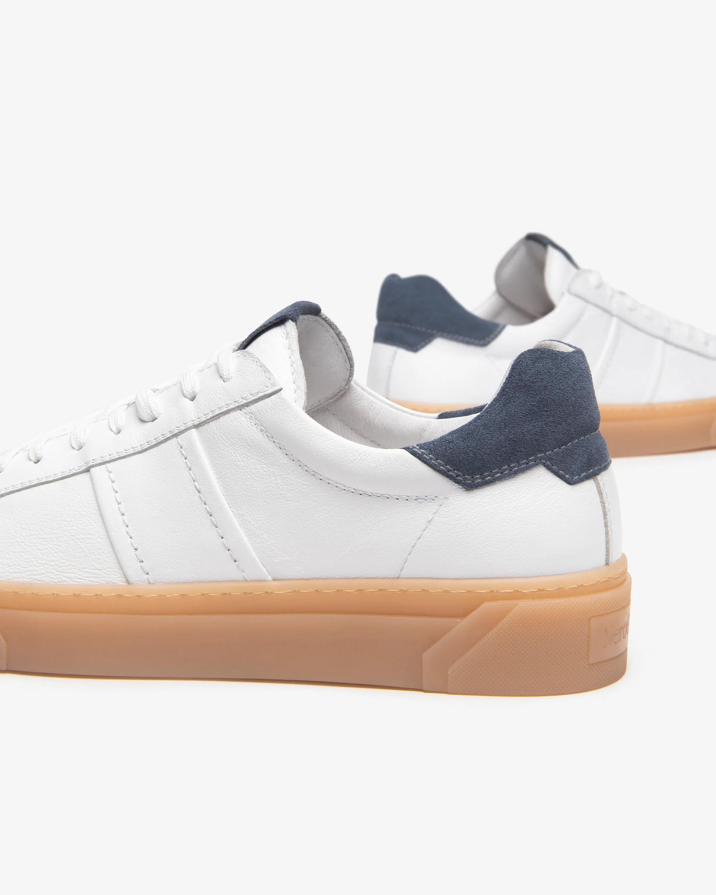Sneaker in pelle E500695U Bianco
