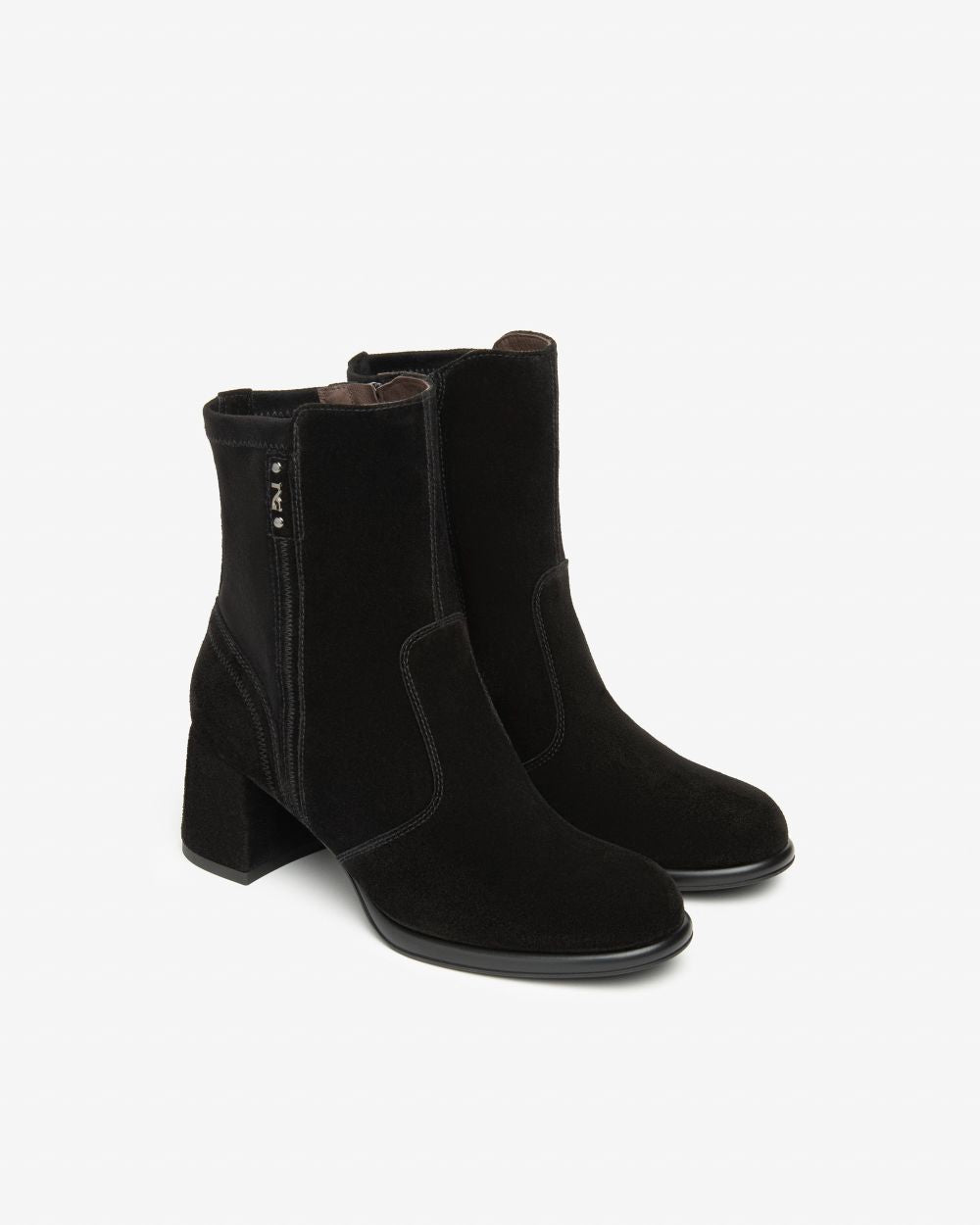 Tronchetto in camoscio nero