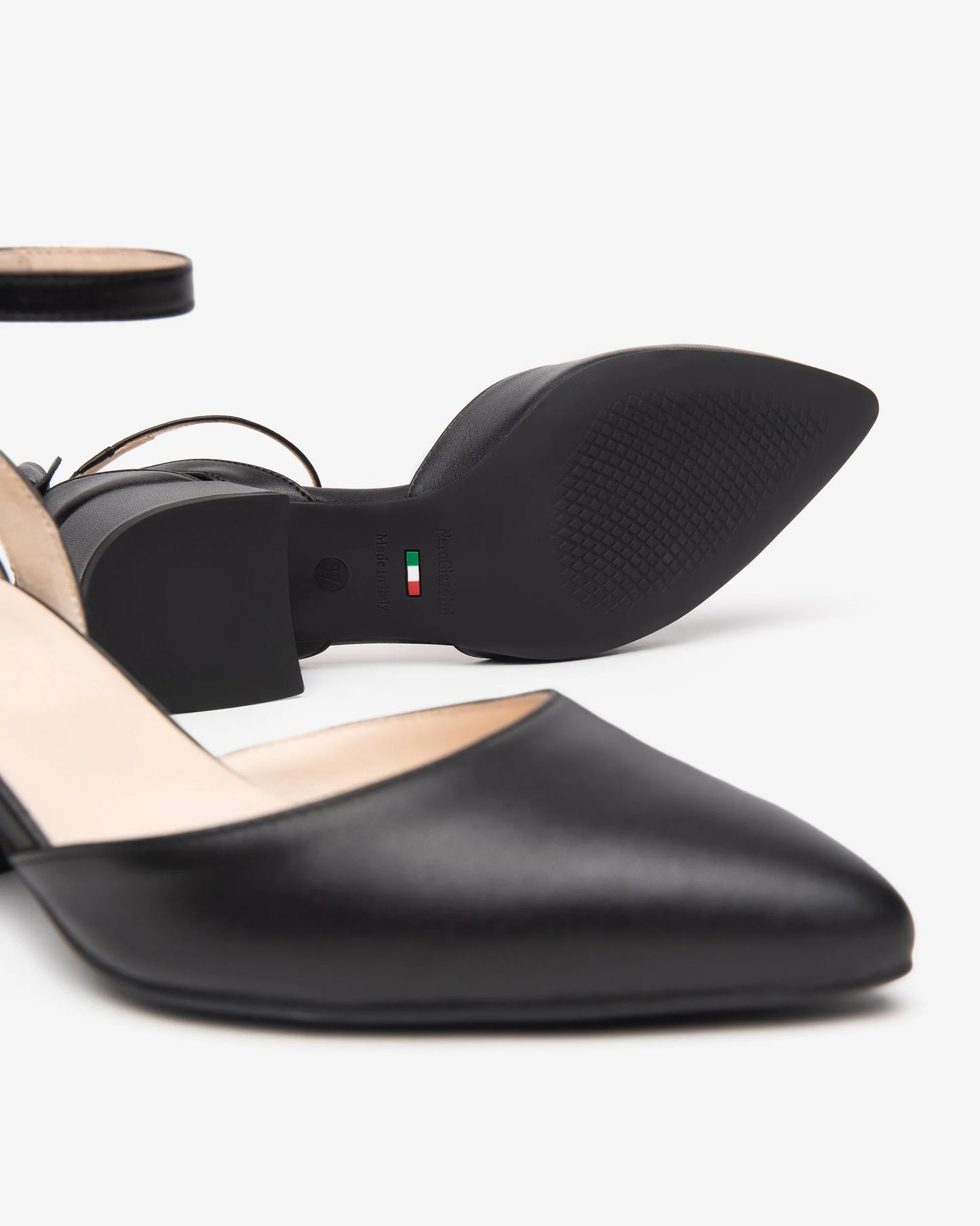 Scarpetta con cinturino e fiocchetto E512350D nero