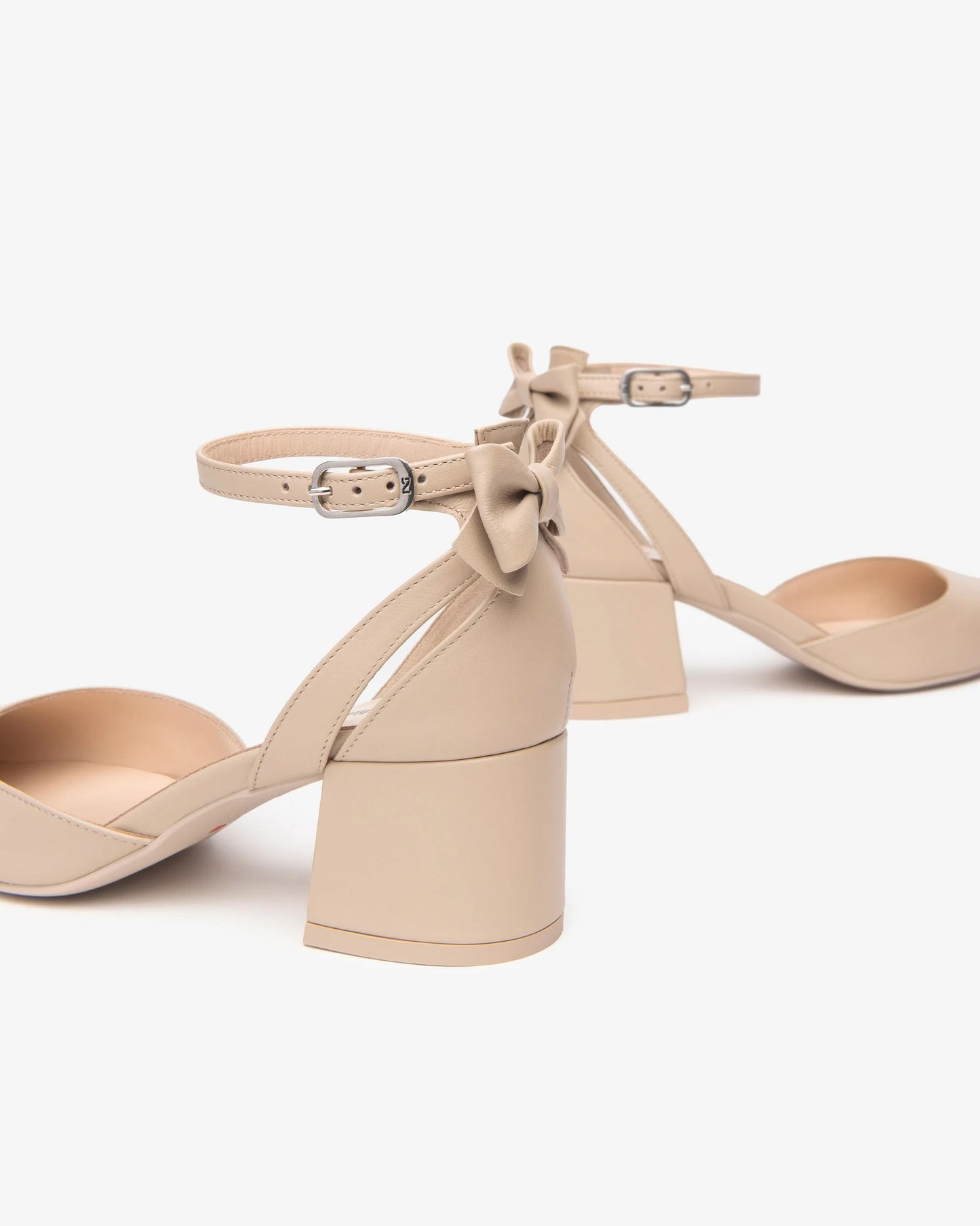 Scarpetta con cinturino e fiocchetto E612350D beige