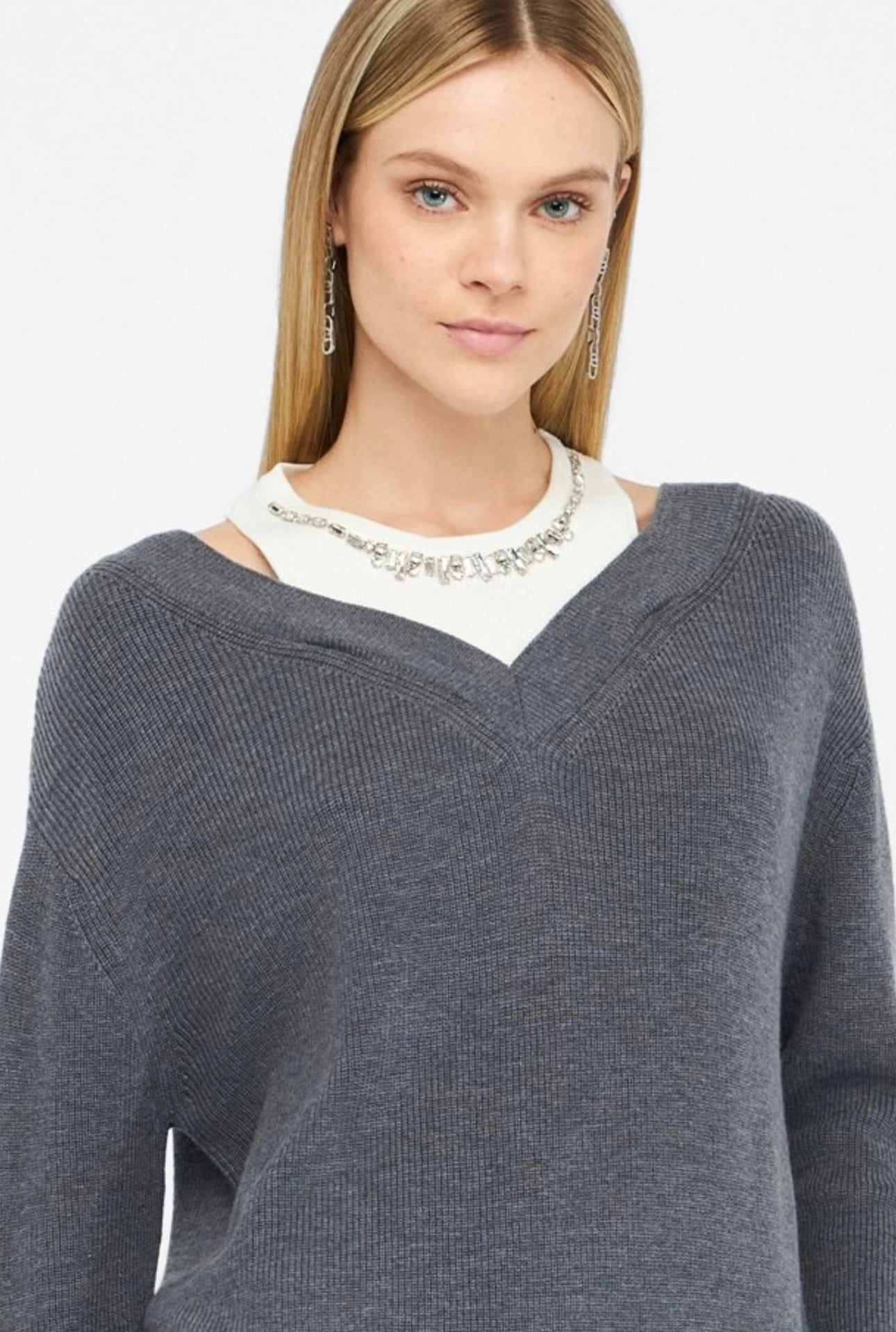 Maglia con ricami gioiello