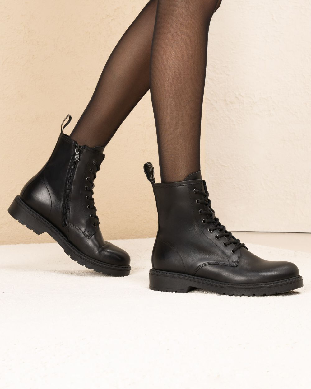 Anfibio in pelle stile DrMartens