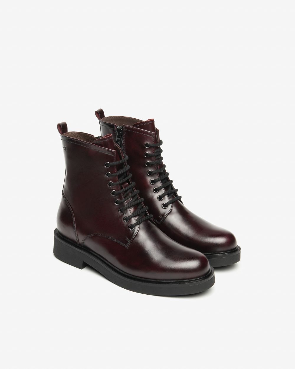 Anfibio in pelle brillante stile DrMartens bordeaux