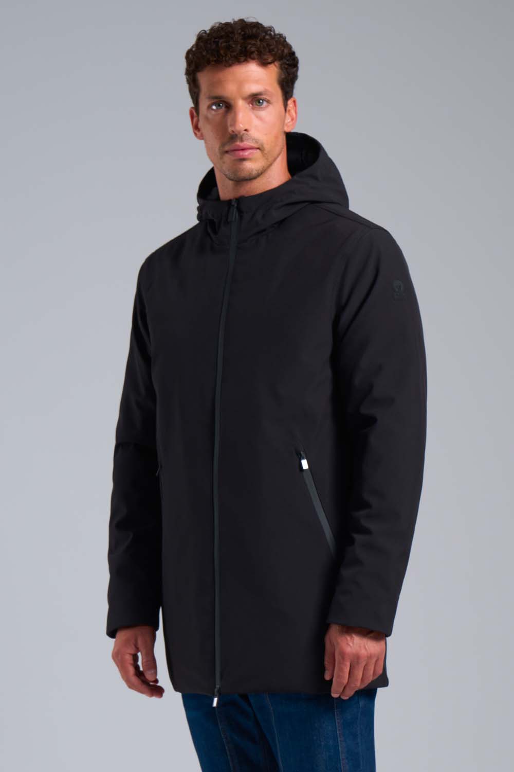 Giacca Lunga Nera In Softshell Con Cappuccio Fisso nero