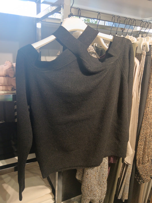 Maglia cutouts nera Sijkt002