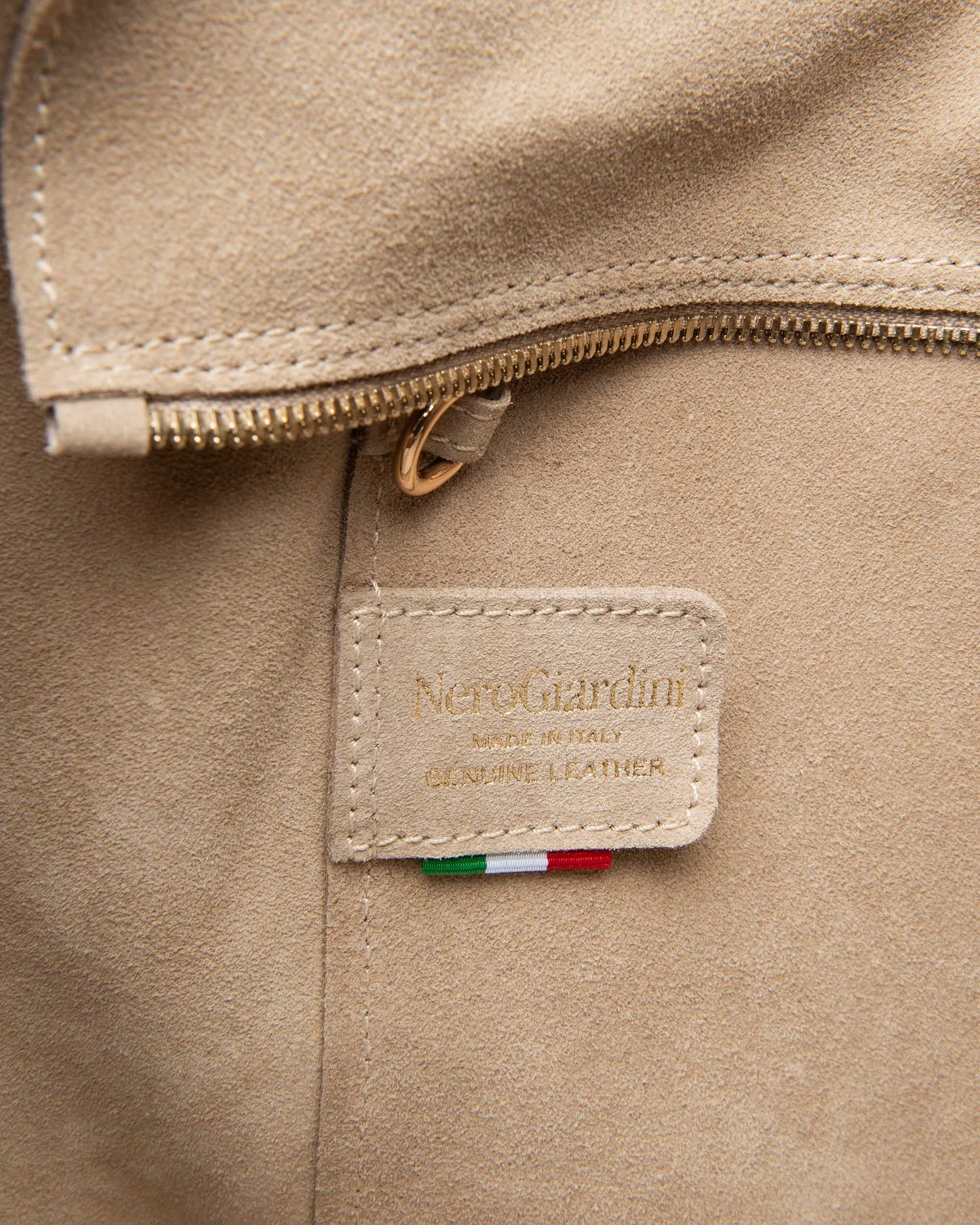 Borsa a spalla in camoscio E644145D nude