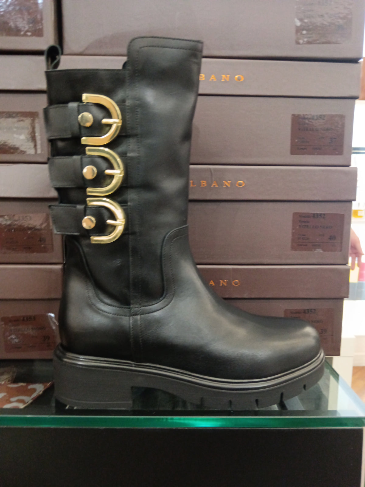 Stivali in pelle con fibbie oro 4352 Nero
