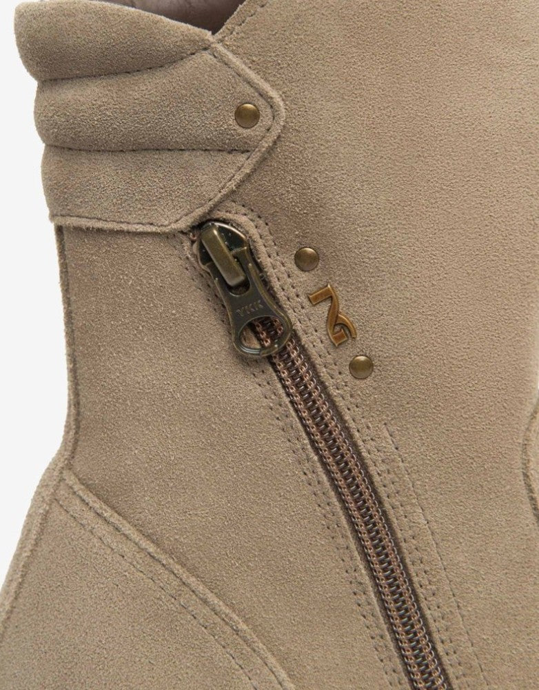 Stivaletti zeppa con zip trasversale argilla I514914D