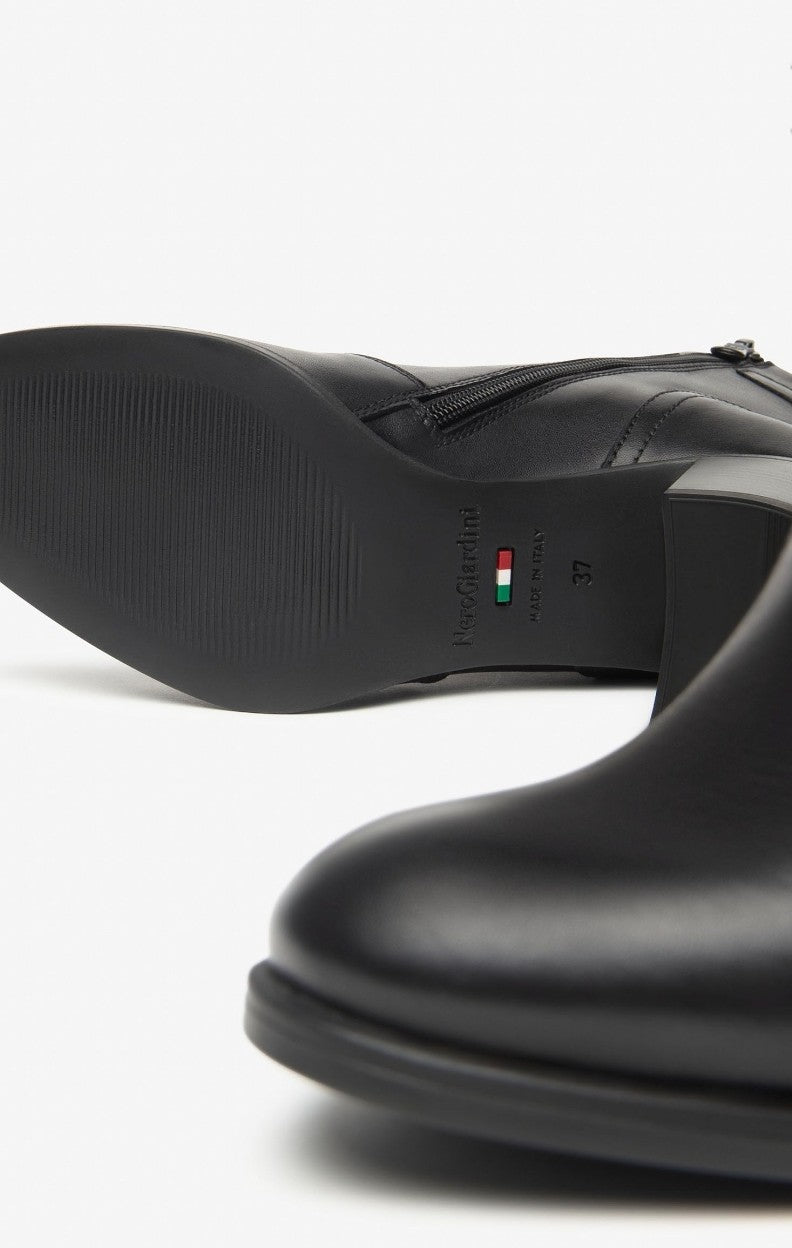 Tronchetto in pelle T70 nero I513850D