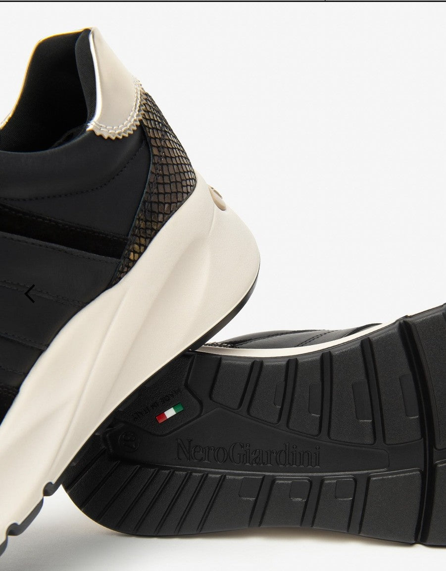 Sneaker in pelle e camoscio nero I514065D