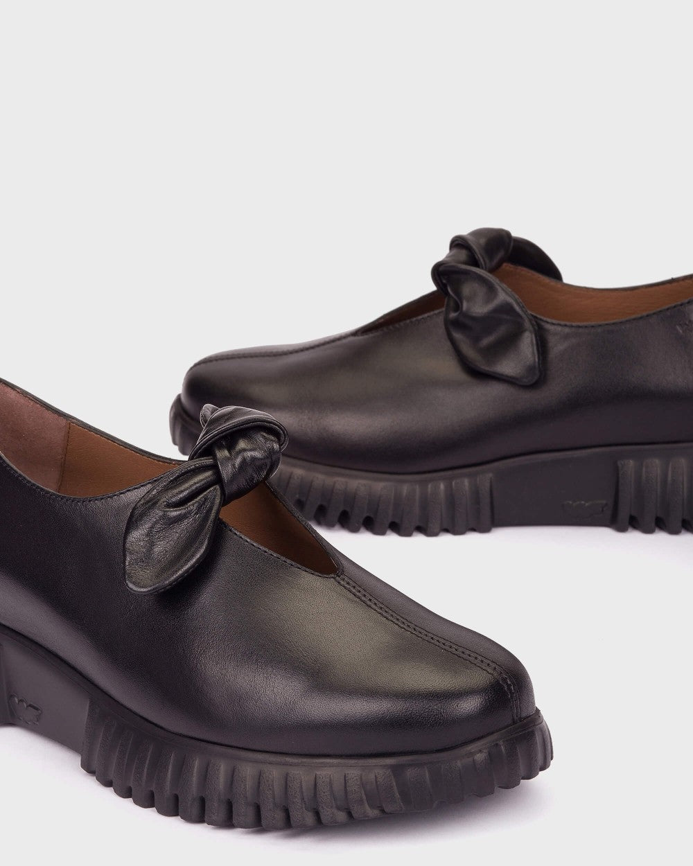 Scarpa con fiocco nera A4421
