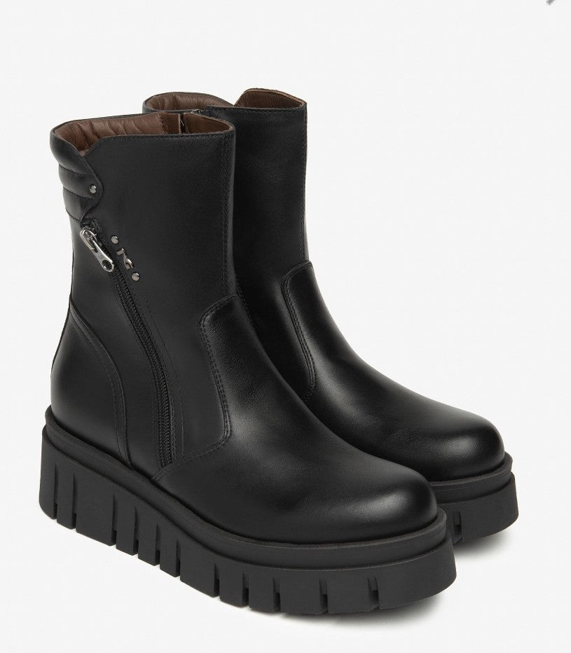 Stivaletti zeppa con zip trasversale Nero I514913D