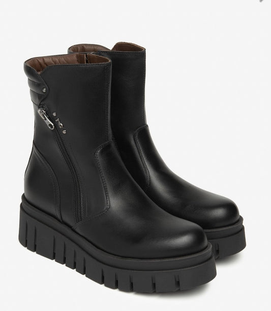 Stivaletti zeppa con zip trasversale Nero I514913D